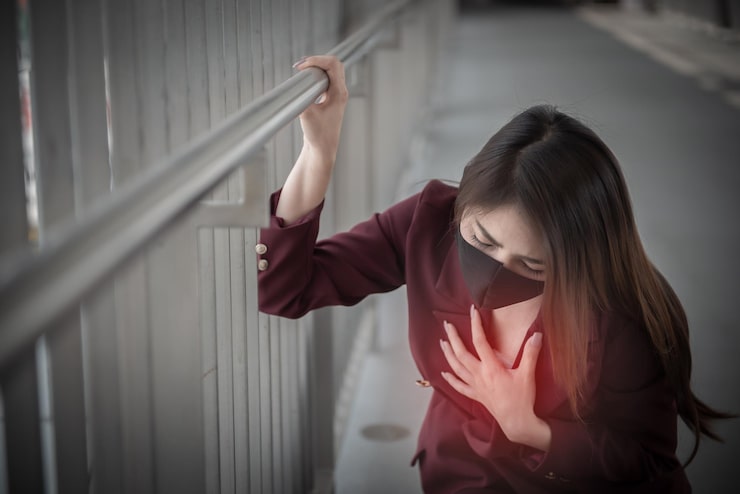 pre heart attack symptoms in females